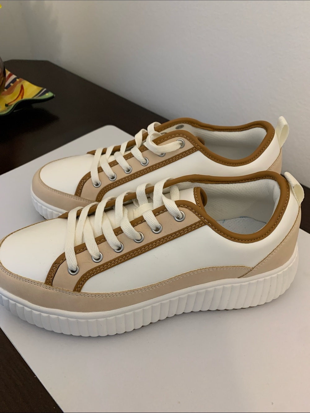 Dream Pairs White and Tan Low-Top Platform Sneakers